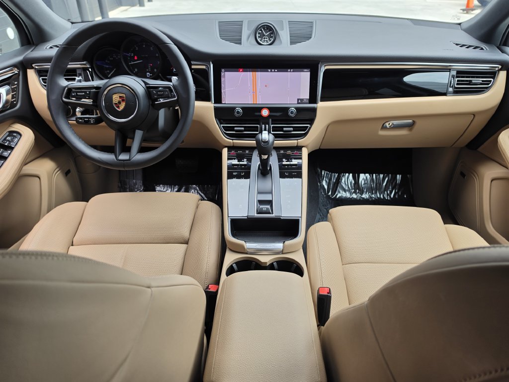 Certified 2026 Porsche Macan AWD/4WD image 19
