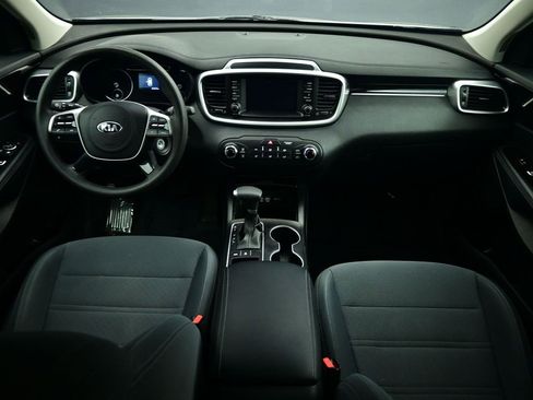 Used 2020 Kia Sorento LX image 4