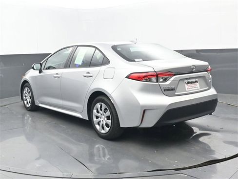 Used 2025 Toyota Corolla LE image 3