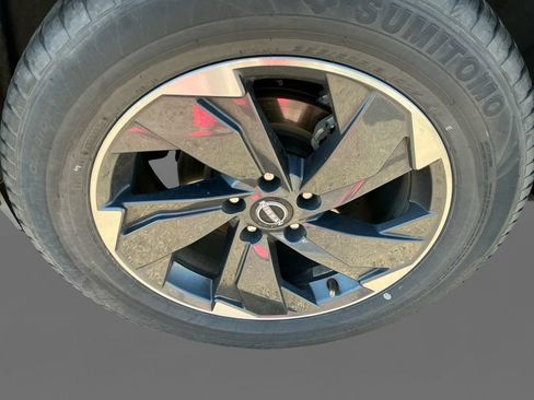 Used 2024 Nissan Rogue SV AWD/4WD image 14
