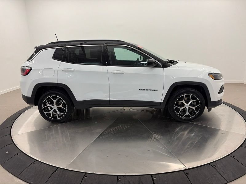 Used 2024 Jeep Compass Limited AWD/4WD image 2