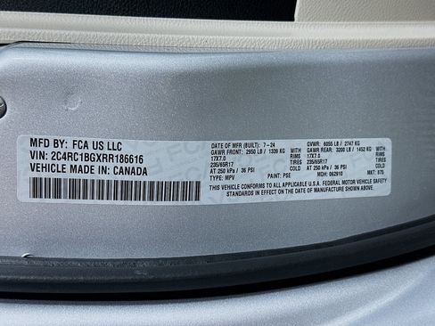Used 2024 Chrysler Pacifica Touring-L FWD image 31