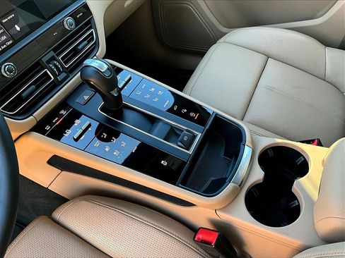 Used 2024 Porsche Macan image 17