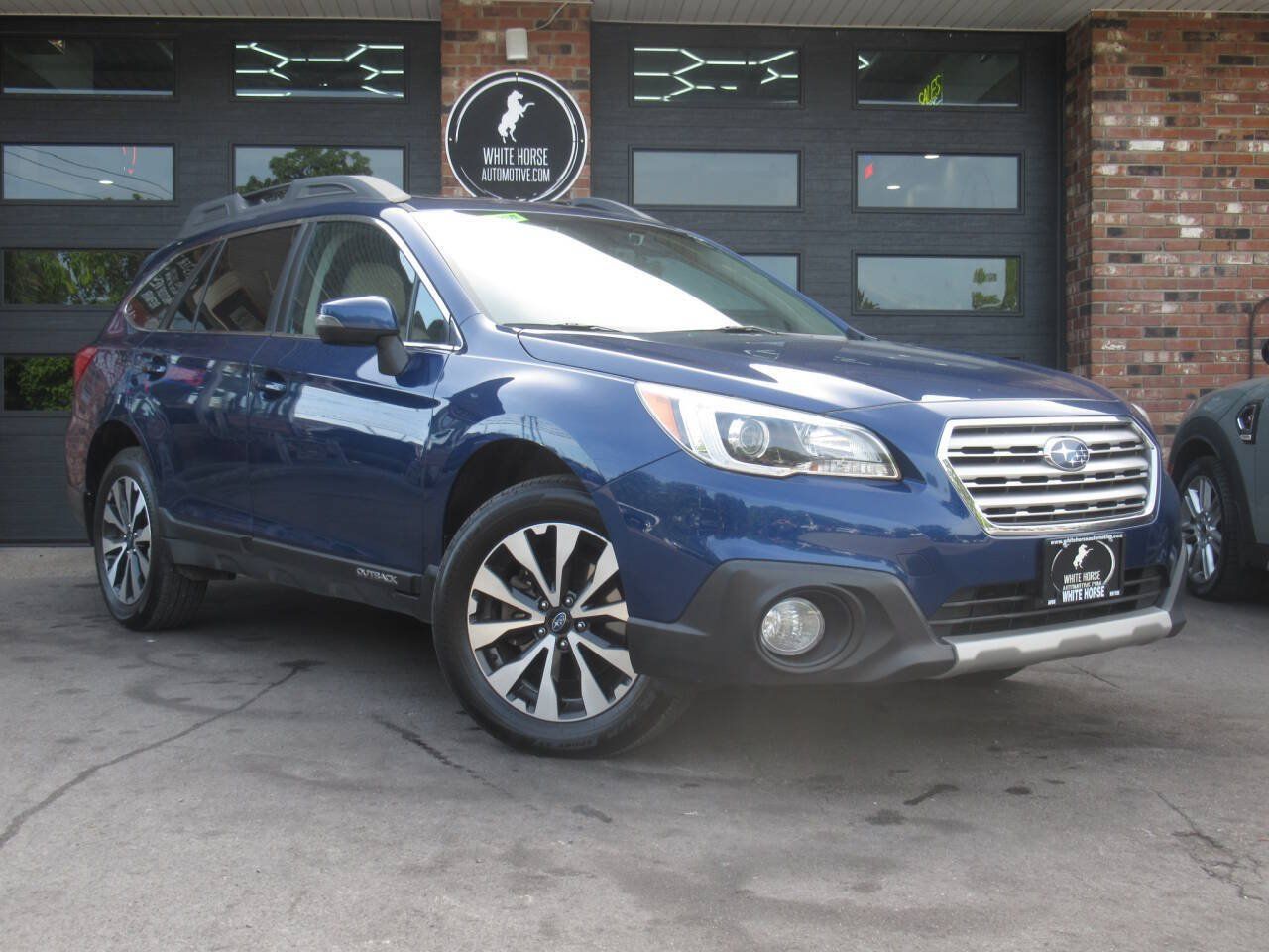 Used 2017 Subaru Outback 3.6R Limited AWD/4WD image 1