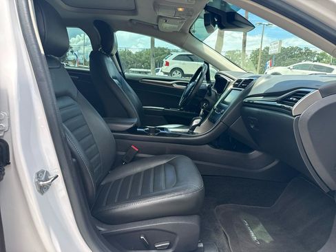 Used 2014 Ford Fusion SE w/ Equipment Group 202A FWD image 9