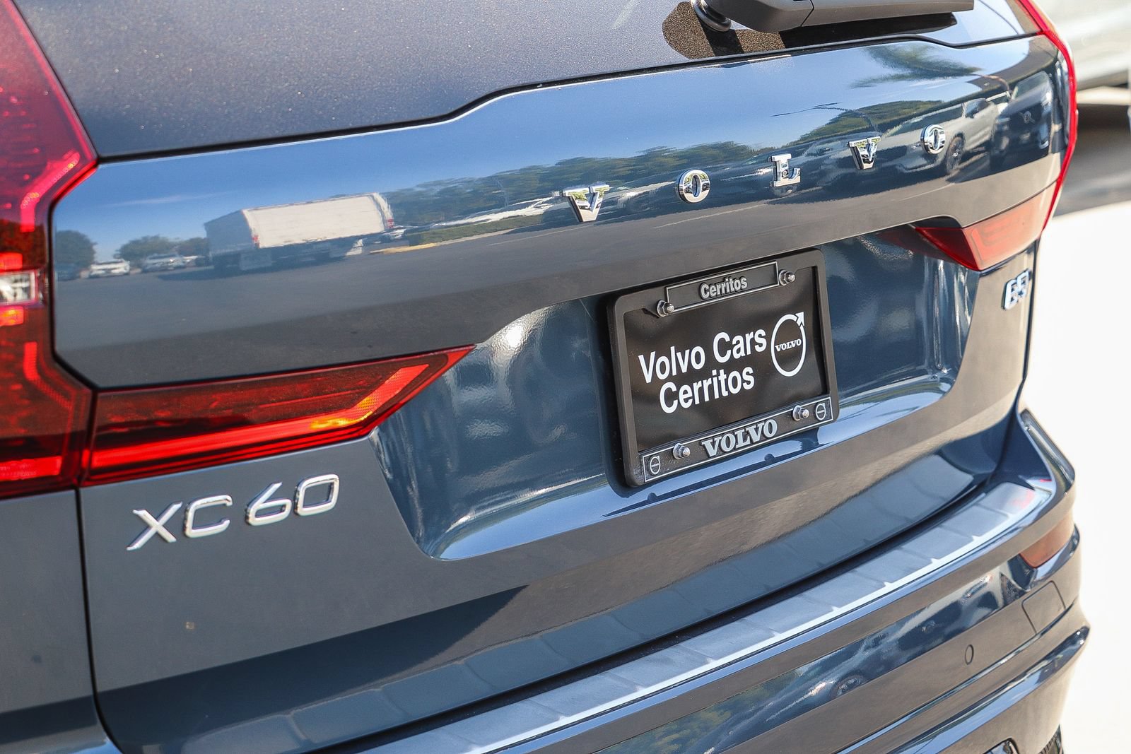 Used 2026 Volvo XC60 B5 Plus w/ Protection Package Premier AWD/4WD image 10