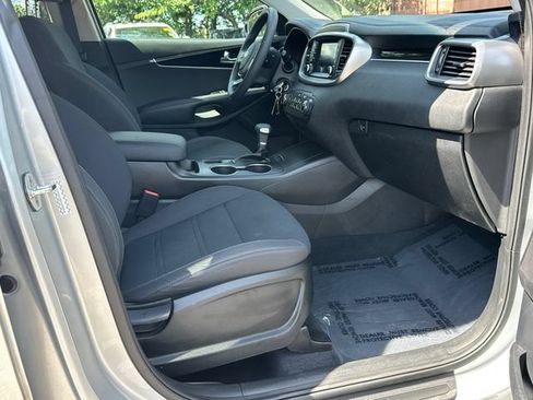 Used 2019 Kia Sorento L FWD image 13