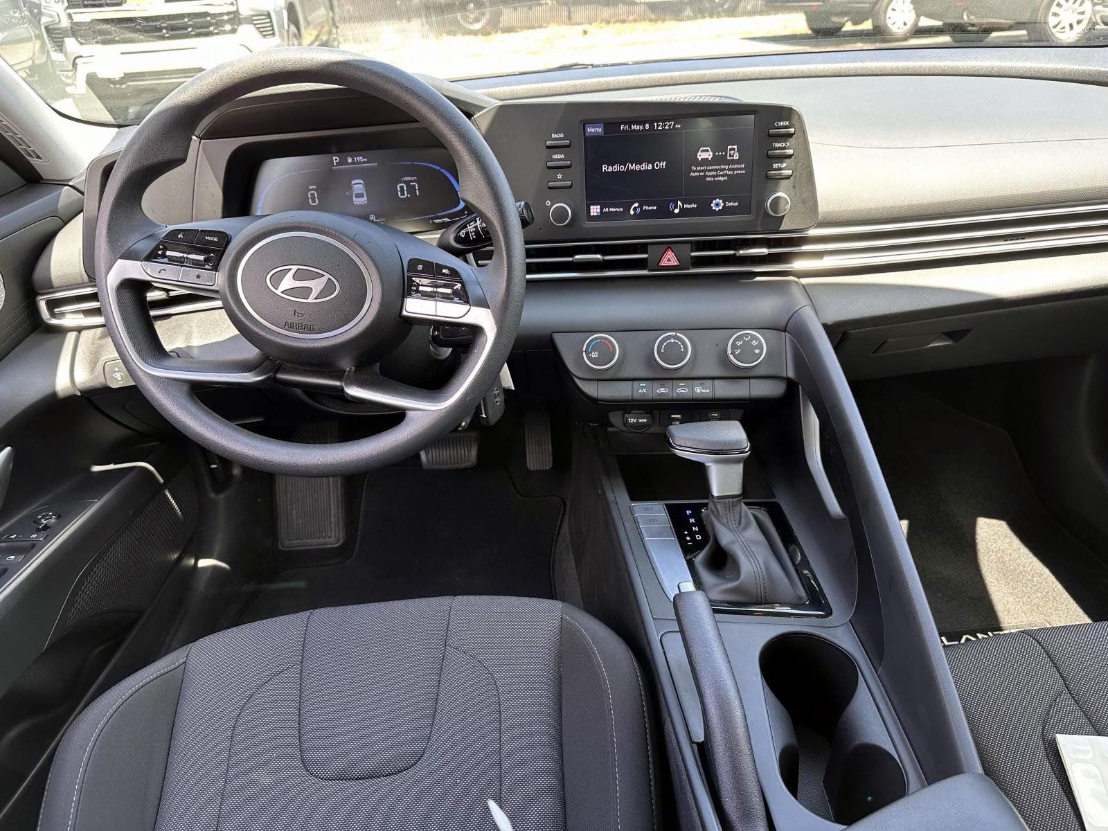 Used 2024 Hyundai Elantra SE FWD image 14