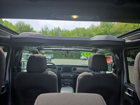 Used 2023 Jeep Wrangler Unlimited w/ Sun & Screen Package AWD/4WD image 38