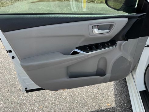 Used 2016 Toyota Camry LE image 39