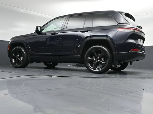 Used 2023 Jeep Grand Cherokee Limited w/ Black Appearance Package AWD/4WD image 41