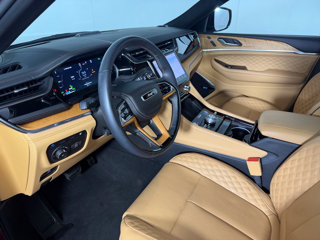 Used 2024 Jeep Grand Cherokee Summit AWD/4WD image 14