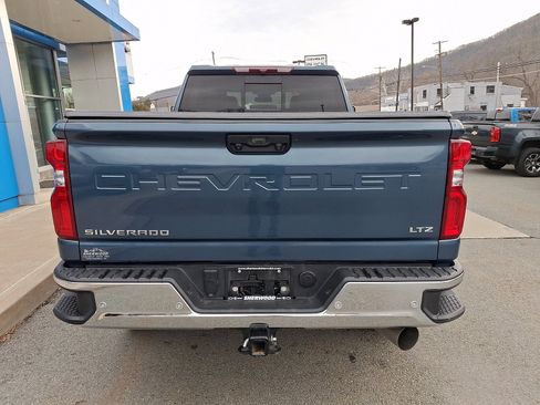 Used 2024 Chevrolet Silverado 2500 LTZ w/ LTZ Plus Package image 5