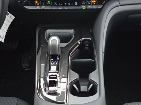 New 2026 Toyota Crown Signia image 25