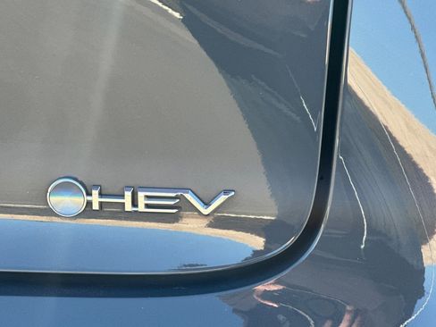 Used 2025 Toyota Prius LE image 31