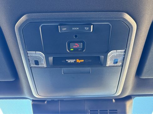 Used 2025 Toyota Tacoma SR5 image 34