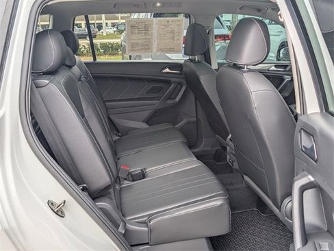 Used 2022 Volkswagen Tiguan SE w/ Panoramic Sunroof Package image 15