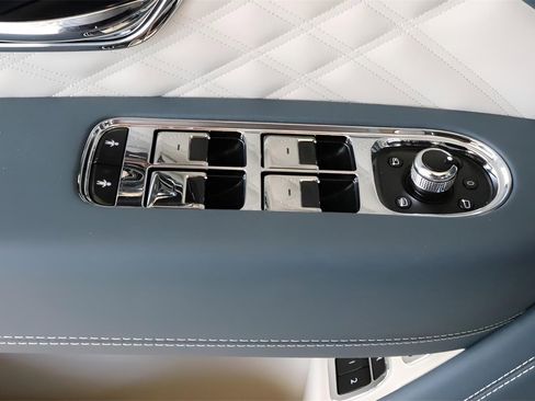New 2025 Bentley Bentayga Extended Wheelbase image 11