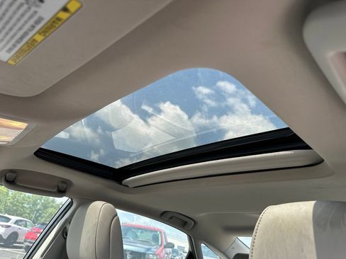 Used 2015 Toyota Avalon XLE Touring FWD image 5