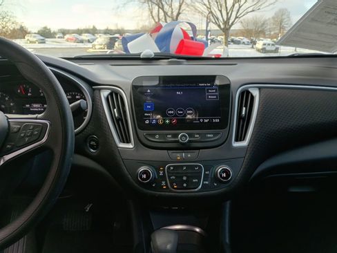 Used 2024 Chevrolet Malibu LT image 17