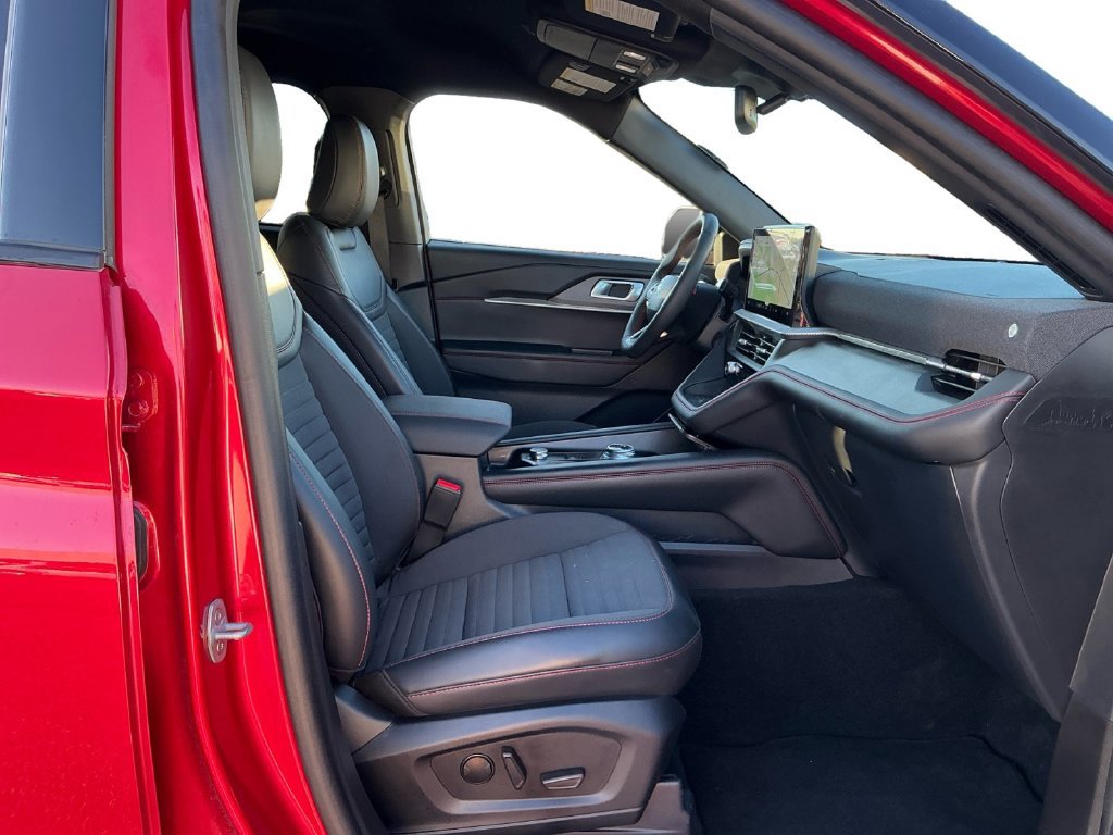 Certified 2025 Ford Explorer ST-Line w/ Premium Package RWD image 22