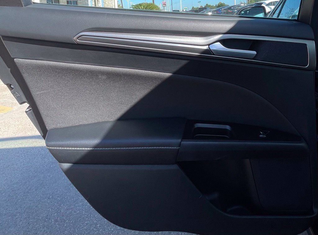 Used 2017 Ford Fusion SE w/ Equipment Group 201A FWD image 20