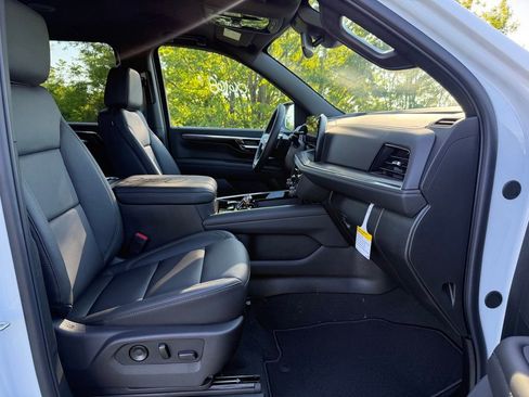 New 2026 Chevrolet Suburban LT w/ Comfort Package AWD/4WD image 22