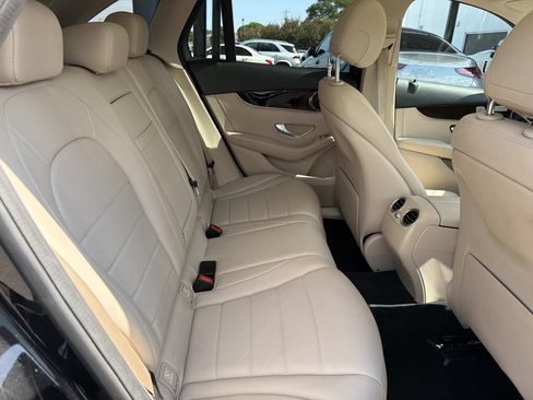 Used 2022 Mercedes-Benz GLC 300 image 9