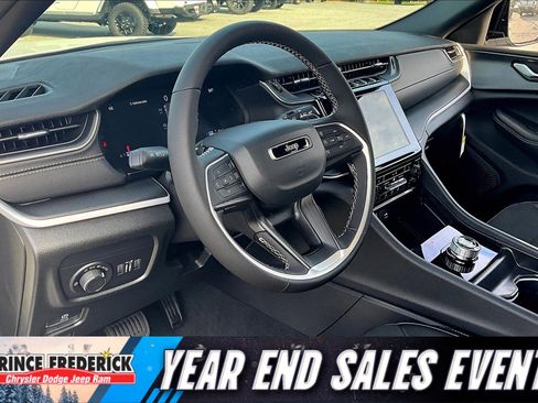 New 2025 Jeep Grand Cherokee 4WD image 6