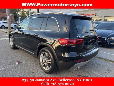 Used 2021 Mercedes-Benz GLB 250 4MATIC w/ Premium Package image 3