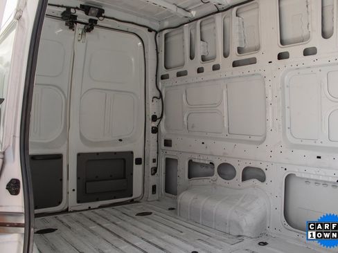 Used 2018 Nissan NV 2500 S image 28