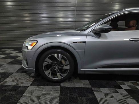 Used 2022 Audi e-tron Premium Plus image 43