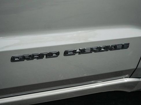 Used 2020 Jeep Grand Cherokee Altitude AWD/4WD image 12