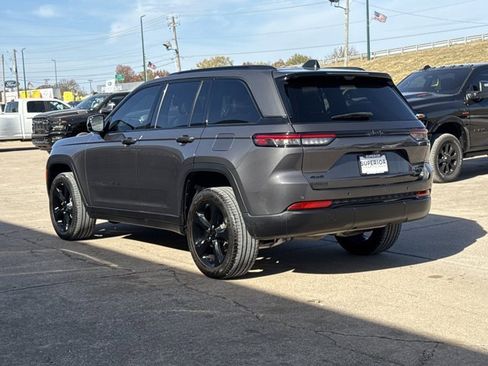 Used 2024 Jeep Grand Cherokee Limited w/ Luxury Tech Group II image 13