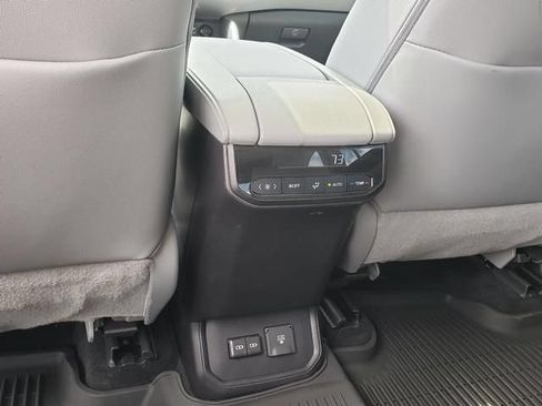 Used 2022 Toyota Highlander Limited AWD/4WD image 15