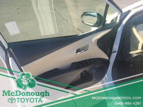 Certified 2022 Toyota Prius LE image 14