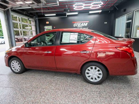 Used 2018 Nissan Versa SV FWD image 2