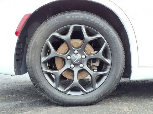 Used 2019 Chrysler 300 S image 9