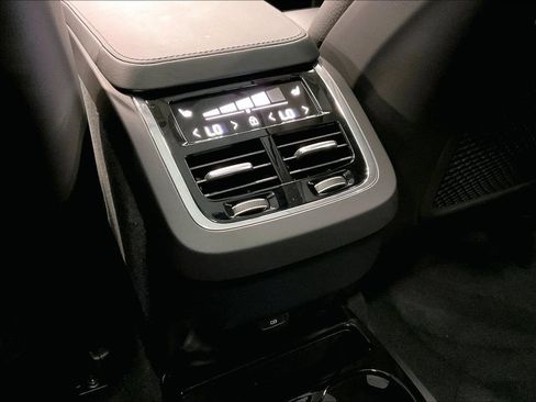 Certified 2025 Volvo XC90 B6 Plus w/ Protection Package AWD/4WD image 11