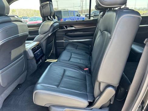 Used 2023 Jeep Grand Wagoneer Series II w/ Flexible Seating Group AWD/4WD image 39