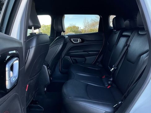 Used 2025 Jeep Compass Trailhawk image 11