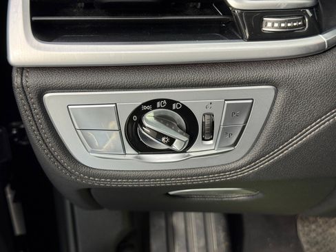 Used 2020 BMW 740i w/ Premium Package image 18