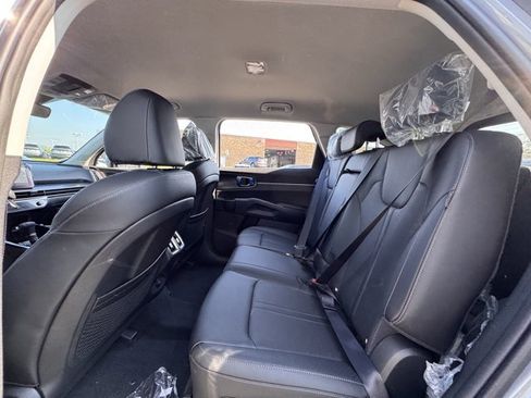 New 2025 Kia Sorento S image 18