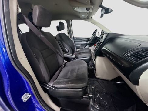 Used 2019 Dodge Grand Caravan SE FWD image 26