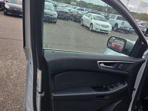 Used 2015 Ford Edge SEL image 10