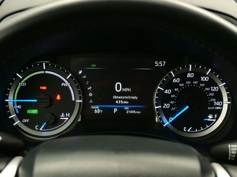 Used 2025 Toyota Highlander XLE image 25