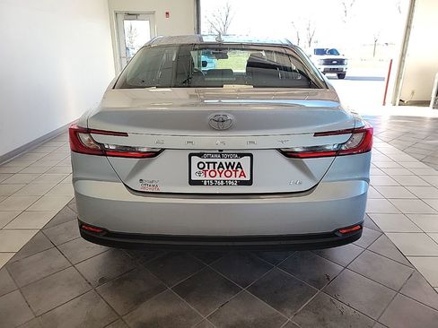 Used 2025 Toyota Camry LE image 6