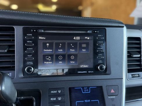 Used 2019 Toyota Sienna XLE w/ XLE Navigation Package FWD image 39
