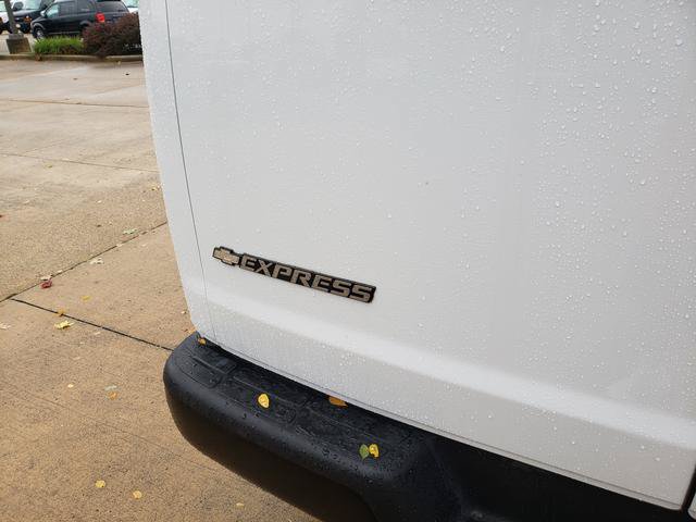 Used 2017 Chevrolet Express 2500 RWD image 9