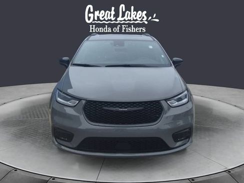 Used 2025 Chrysler Pacifica Limited FWD image 8